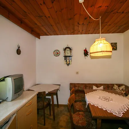 Appartement Schusterhaeusl-3 By Interhome